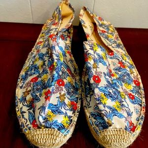 Soludos Flower Print ! Bring on Spring and Summer! ☀️